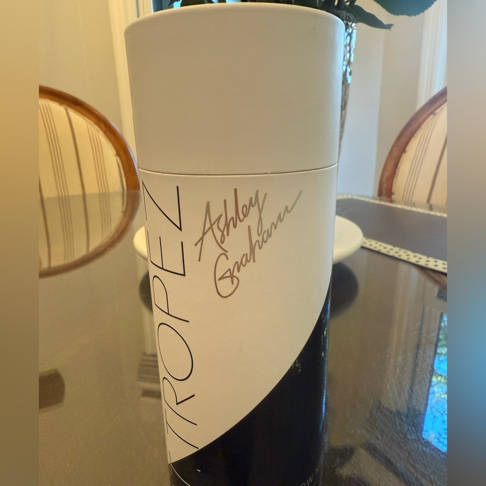 St. Tropez Ultimate Glow Self Tan Mousse - Ashley Graham - Picture 3 of 4